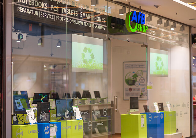 Außenansicht des Shop-Angebots von AfB in Köln.